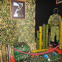 Краеведческий музей. Экспозиция по вооружению и экипировке современной армии.