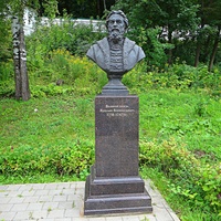 Вознесенский Печерский мужской монастырь. Cквер с бюстами российских правителей. Аллея династии Рюриковичей. Великий князь Ярослав Всеволодович.