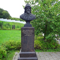 Вознесенский Печерский мужской монастырь. Cквер с бюстами российских правителей. Аллея династии Рюриковичей. Царь и великий князь Московский и всея Руси Иоанн Васильевич Грозный.