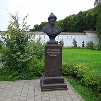 Вознесенский Печерский мужской монастырь. Cквер с бюстами российских правителей. Аллея династии Рюриковичей. Царь и великий князь Московский и всея Руси Фёдор Иоаннович.