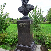 Вознесенский Печерский мужской монастырь. Cквер с бюстами российских правителей. Аллея династии Рюриковичей. Великий князь Всеволод Ольгович.