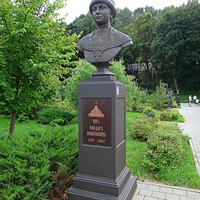 Вознесенский Печерский мужской монастырь. Cквер с бюстами российских правителей. Аллея династии Романовых. Царь Феодор Алексеевич.