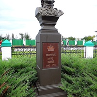 Вознесенский Печерский мужской монастырь. Cквер с бюстами российских правителей. Аллея династии Романовых. Император Пётр I Великий.