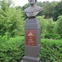 Вознесенский Печерский мужской монастырь. Cквер с бюстами российских правителей. Аллея династии Романовых. Царь Иоанн Алексеевич.