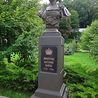 Вознесенский Печерский мужской монастырь. Cквер с бюстами российских правителей. Аллея династии Романовых. Императрица Екатерина Великая.