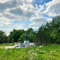 Китайский ландшафтный парк <<Хуамин>> - Вид на памятник Конфуцию