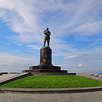 Памятник Валерию Чкалову.