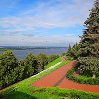 Чкаловская лестница. Ландшафт с дорожками на Нижегородском откосе между Георгиевским съездом и Нижне-Волжской набережной.