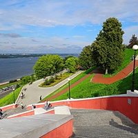 Чкаловская лестница. Ландшафт с дорожками на Нижегородском откосе между Георгиевским съездом и Нижне-Волжской набережной.