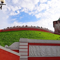 Чкаловская лестница. Верхняя смотровая площадка и Георгиевская башня Кремля.