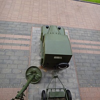 На территории Нижегородского Кремля. Вид с крепостных стен на выставку военной техники «Горьковчане — фронту»: автомобиль ГАЗ-67Б.