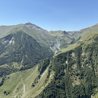 Вид на Кавказские горы со стороны Арки Дружбы народов