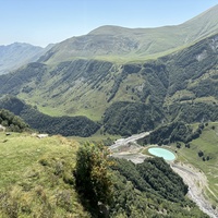 Вид на Кавказские горы со стороны Арки Дружбы народов