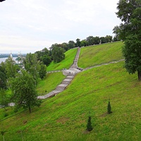 На территории Кремля. Вид с Часовой башни на храм Симеона Столпника и Мининский сад.