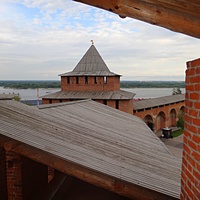 На территории Кремля. Участок стен с Северной  башней.