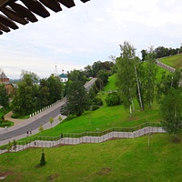 На территории Кремля. Вид с Часовой башни на Белую башню, прясло между ней и Ивановской башней, храм Симеона Столпника и  Мининский сад..