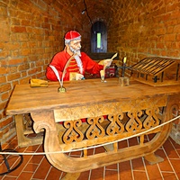 Экспозиция в воротном ярусе Ивановской башни Кремля "Подвиг народного единства". "Съезжая изба XVII века". Реконструкция. В съезжей избе осуществлялся сбор казны Нижегородского ополчения.