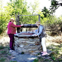 У старого колодца