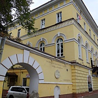 Рождественская ул. 45. 2 сентября 1833 г. Нижний Новгород посетил А. С. Пушкин, на улице Рождественская он видел дом С. В. Строгановой, дочери княгини Голицыной, послужившей прообразом „Пиковой дамы“».