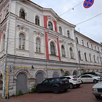 Рождественская ул. 40 (дом И.Н. Соболева постройки 1860–1862 гг. по проекту архит. Н. И. Ужумедского-Грицевича в стиле академической эклектики). В 2001 г. под руководством И. С. Агафоновой здание отреставрировали с возвращением исторического облика.