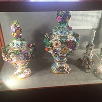 Усадьба Рукавишниковых. Экспозиция стекла и фарфора. Ароматницы XVIIIв. "pot-pourri" (с франц. - гнилой сосуд), для устран. неприят. запахов.  Вещества бензоин, кедров. стружка, мирра, пачули, сандаловое дерево, смола ладана закрепляли запах надолго.