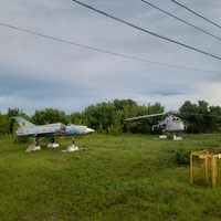 Самолёт МиГ-21 и Ми-24