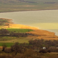 Вид от объездной дороги южнее г.Светлоград на оз.Солёное и расположенные на его берегу постройки хут.Солёное Озеро