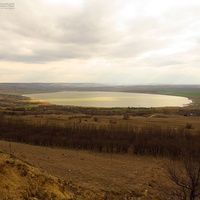 Вид от объездной дороги южнее г.Светлоград на оз.Солёное и расположенные на его берегу постройки хут.Солёное Озеро