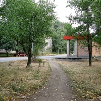 Остановка-магазин на ул.Первомайской напротив многоквартирного дома №8. 29.07.2009г.