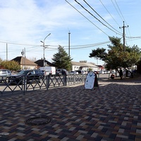 На ул.Комсомольской у ТЦ "Центральный" (фрагмент в кадре справа).