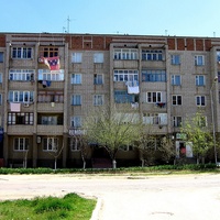 Дом №4 со стороны пр.Чехова в 3-м микрорайоне.