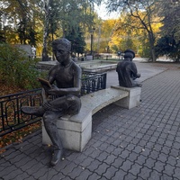 Скульптура "Читатели"