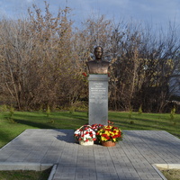 Памятник И,В.Сталину в селе Тросна Троснянского района Орловской области. Открыт 7 ноября 2025 года по инициативе  местного предпринимателя Ф.Н.Холченкова