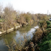 Вид на р.Мокрая Буйвола (на восток) с железного пешеходного моста у бывшего Казачьего рынка.