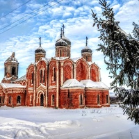 Троицкая церковь села.