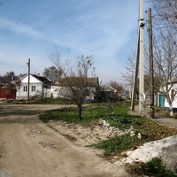 На ул.Суворова между переулками 8-го Марта (пересечение с ним в середине кадра) и Московским.