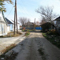 .Суворова между переулками 8-го Марта и Московским (пересечение с ним на заднем плане в середине кадра) .