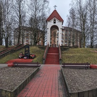 Поклонный крест и памятник воинам-интернационалистам