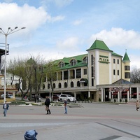 На Театральной площади.