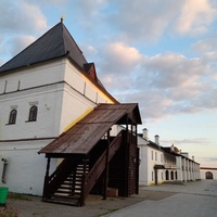 Восточная квадратная башня