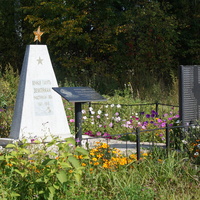 Памятник погибшим землякам в годы ВОВ.