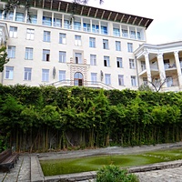 Санаторий "Горный" в п.г.т. Курпаты. 1-ый корпус, 5-этажное здание, центральное в санатории. В нём находится номерной фонд и основная лечебная база.