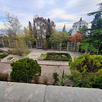 Санаторий "Горный" в п.г.т. Курпаты. Вид с входа 1-го корпуса на территорию санатория и акваторию Чёрного моря. Впереди по побережью - высотный ЖК "Южная Пальмира".