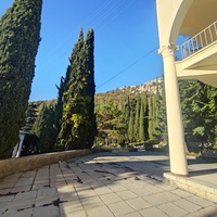 Санаторий "Горный" в п.г.т. Курпаты. Дорожка вдоль юго-западной части 1-ого корпуса.