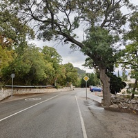 Алупкинское шоссе, справа - съезд к отелю "Пальмира Палас".