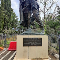 Памятник Советско-Чехословацкой дружбы "Братание" 1985г. в Курпатах чешского худ. Карела Покорны, изображ. встречу советского воина и чешского ополченца в мае 1945 г. при освобождении Чехословакии. Копии - в Праге (1960 г.) и в Ленинграде (1977 г.).