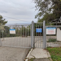Входные ворота на пляж санатория "Горный" в Курпатах.