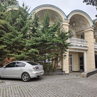 Ресторан "Колоннада" в Приморском парке имени Ю. А. Гагарина на историческом месте Чайная Горка, ул. Коммунаров, 2А.