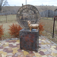 Памятник коту и мыши