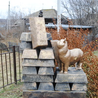 Памятник коту и мыши